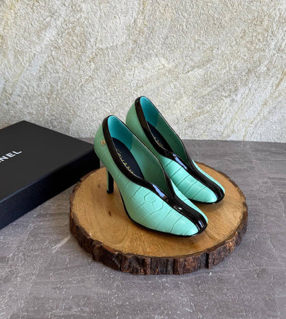 CHANEL 💫😍
SuperMaster Quality 💯
550 dhs✅
Size: 36-41 💥

Zain171
♥️♥️♥️
