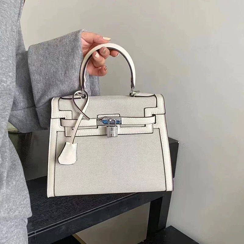 HERMES
 GOOD QUALITY
110 dhs✅

Zain39
♥️♥️♥️