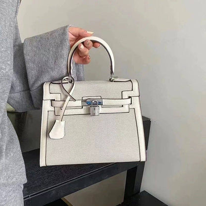 HERMES
 GOOD QUALITY
110 dhs✅

Zain39
♥️♥️♥️