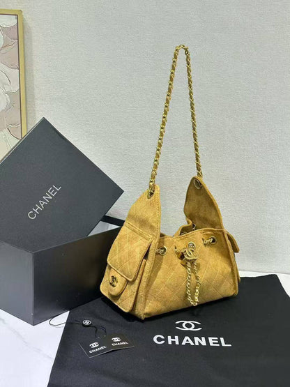 CHANEL 

NEW CAME 
HIGH QUALITY  

WITH BOX 
120 dhs🇦🇪🇦🇪

20cm

Zain39
♥️♥️♥️