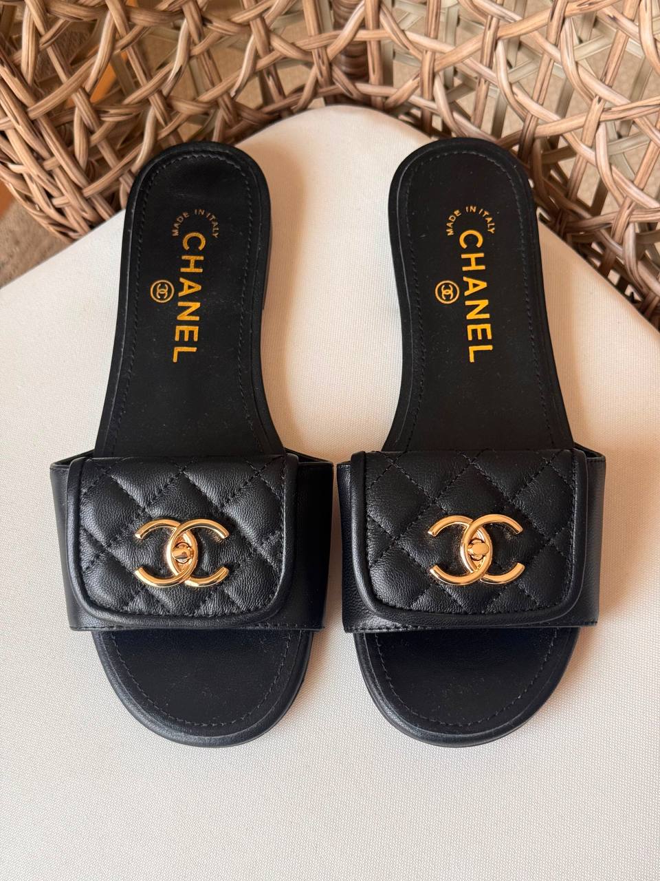 CHANEL 
✨ Collection
👠 36–41
💎 Premium Quality
🔥 Super Master
450 dhs🇦🇪🇦🇪

Zain198
♥️♥️♥️