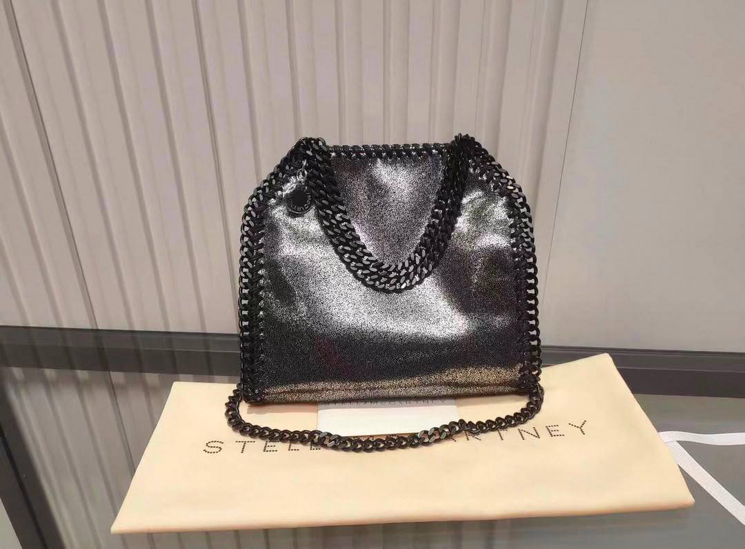 Stella
110 dhs🇦🇪🇦🇪
Size：20cm
good-quality with box

Zain35
♥️♥️♥️
