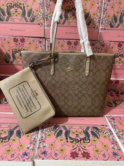 Coach
90 dhs🪙🌨️
size：42cm
Good quality 

with box
🎁🎁🎁

Zain35
Zain26
♥️♥️♥️