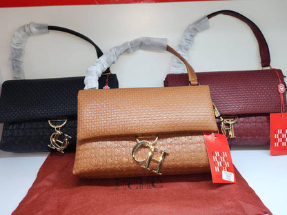 ChCh
Size: 26 * 17 cm
90 dhs🪙🖤
with box🎁

Zain115
♥️♥️♥️