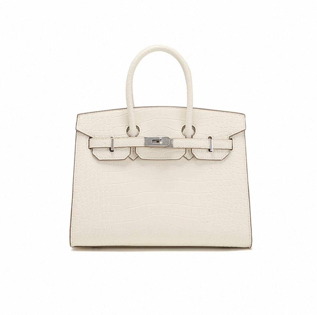 Hermes 

100 dhs🇦🇪🇦🇪

size 25×11×19cm

Zain213
♥️♥️♥️