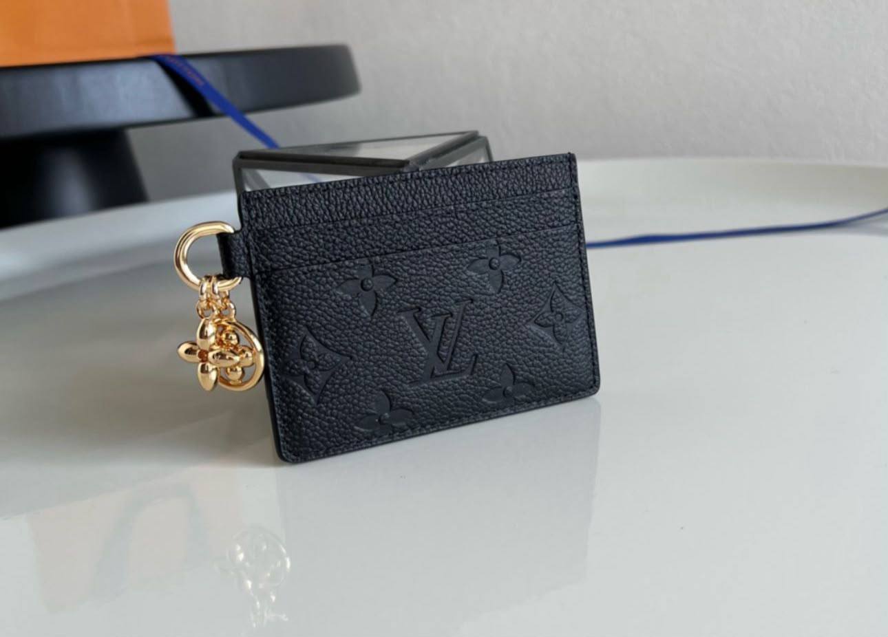 LV card holder
💝*Super Master*💝
320 dhs✅

Zain275
♥️♥️♥️