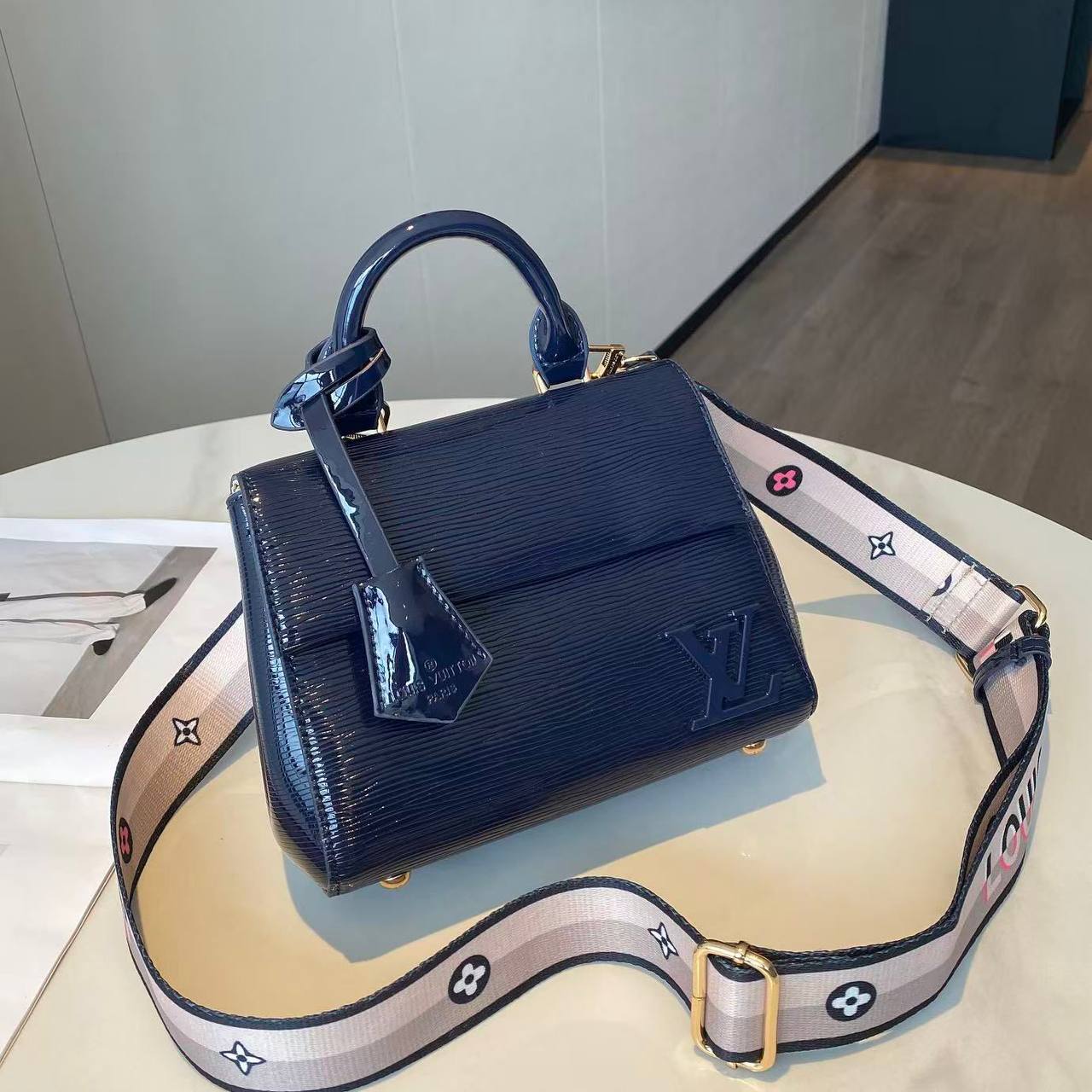 LV
with box
🎁🎁🎁

110 dhs🪙

Zain143
♥️♥️♥️