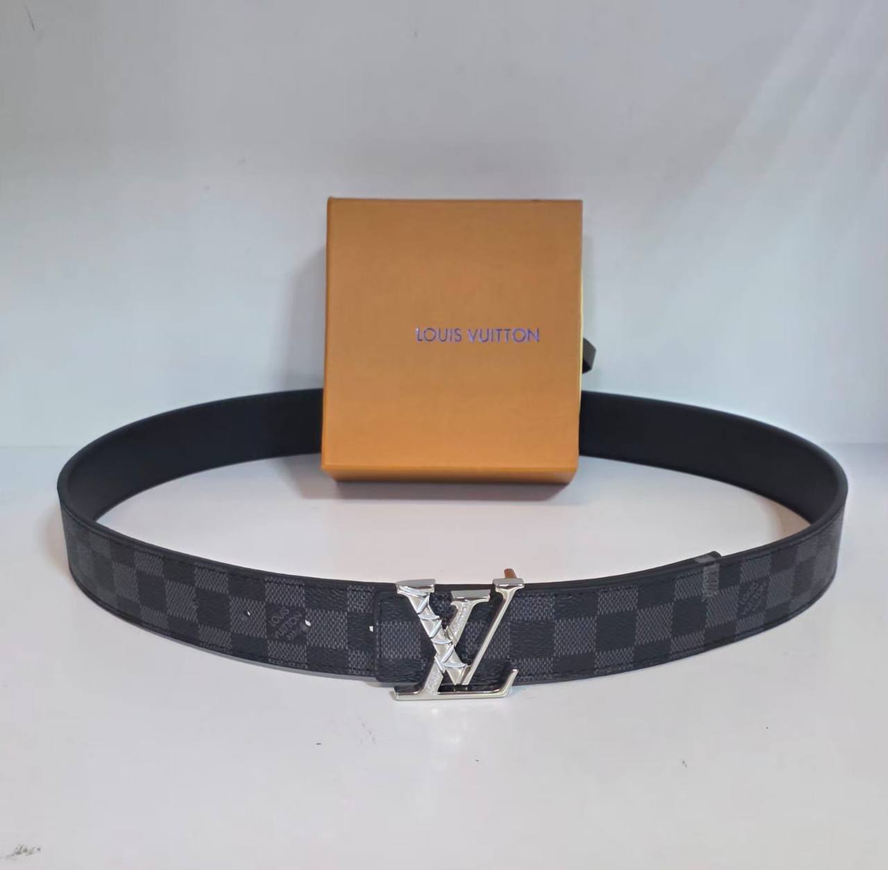 Mens belts 
with box
35 dhs💛

Zain232
♥️♥️♥️