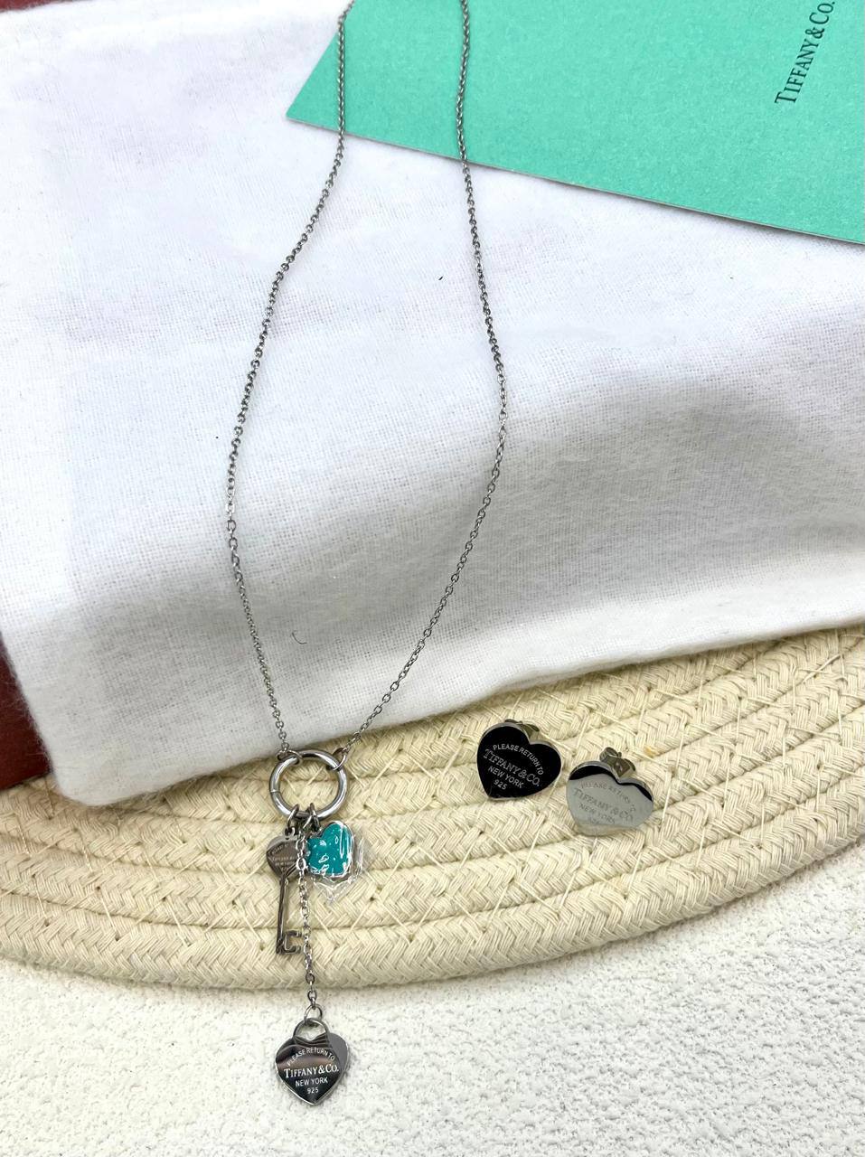 Tiffany set* 🍁
Necklace 
Earrings 
Stainless non tarnished 

40 dhs🪙🌨️
normal box 📦

Zain48
♥️♥️♥️