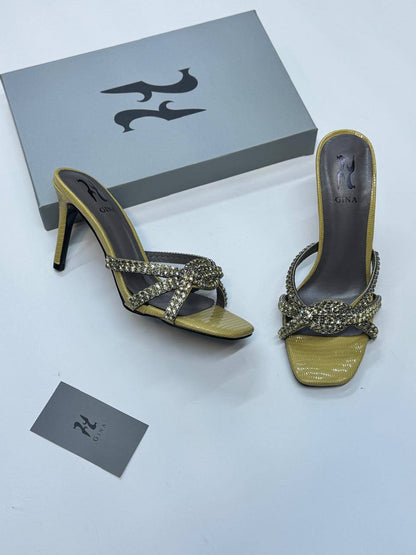 GINA
Size 36-41
115 dhs🪙💕

Zain21
♥️♥️♥️