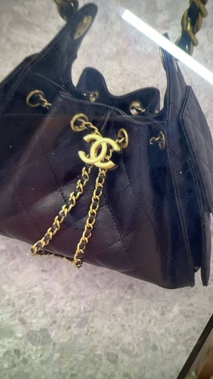 Chanel Master
Size 25cm 
280 dhs💓

Zain132
♥️♥️♥️