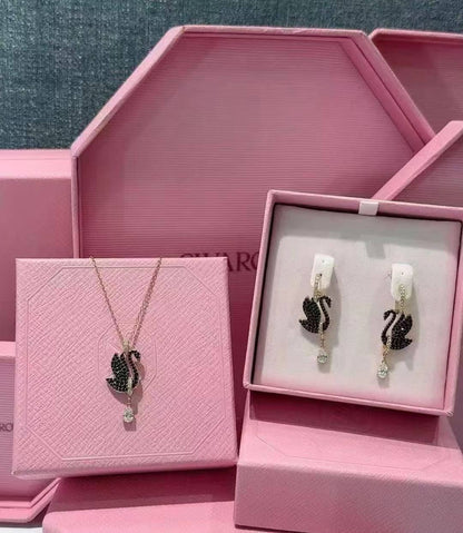 SWAROVSKI 
Necklace 💥
Earring ✨
Master quality 💯
With normal boxes 🗃️ 
115 dhs🇦🇪🇦🇪


With master box 📦 
145 dhs🇦🇪🇦🇪

Zain216
♥️♥️♥️