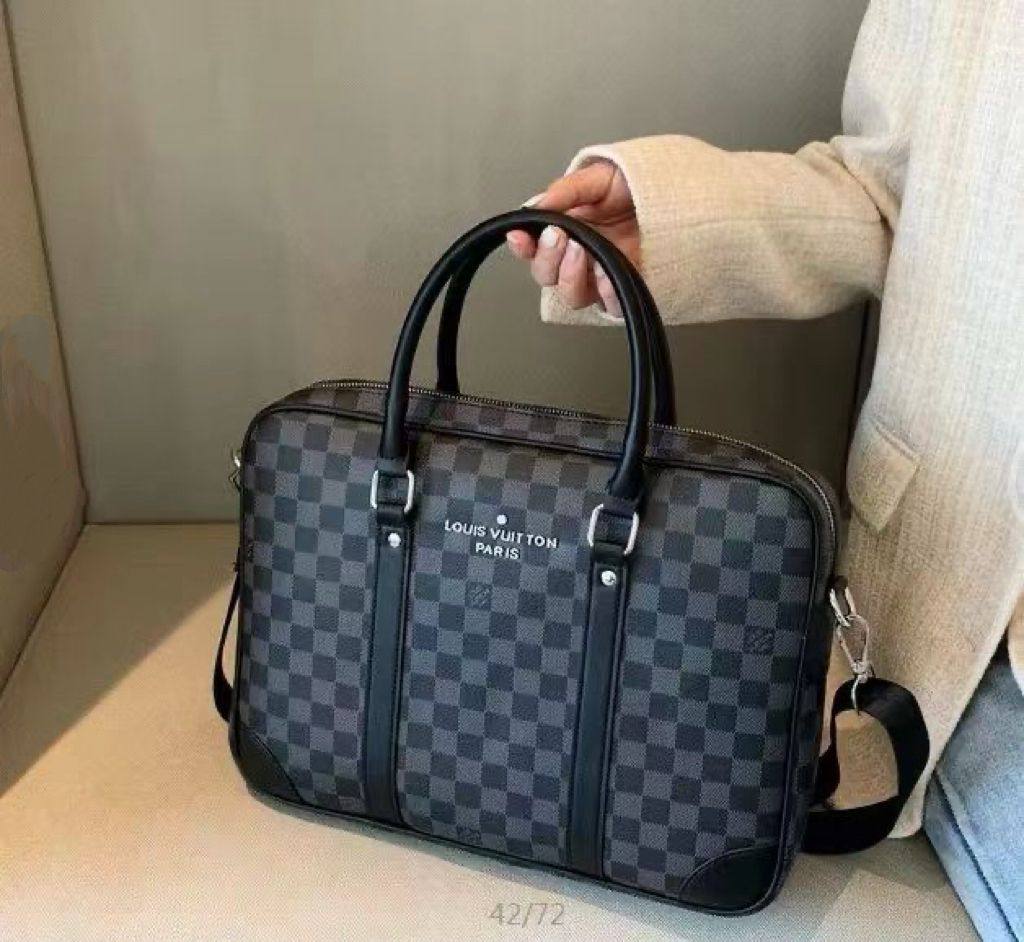 LV
LAPTOP BAG GOOD QUALITY  
90 dhs💓

Zain39
♥️♥️♥️