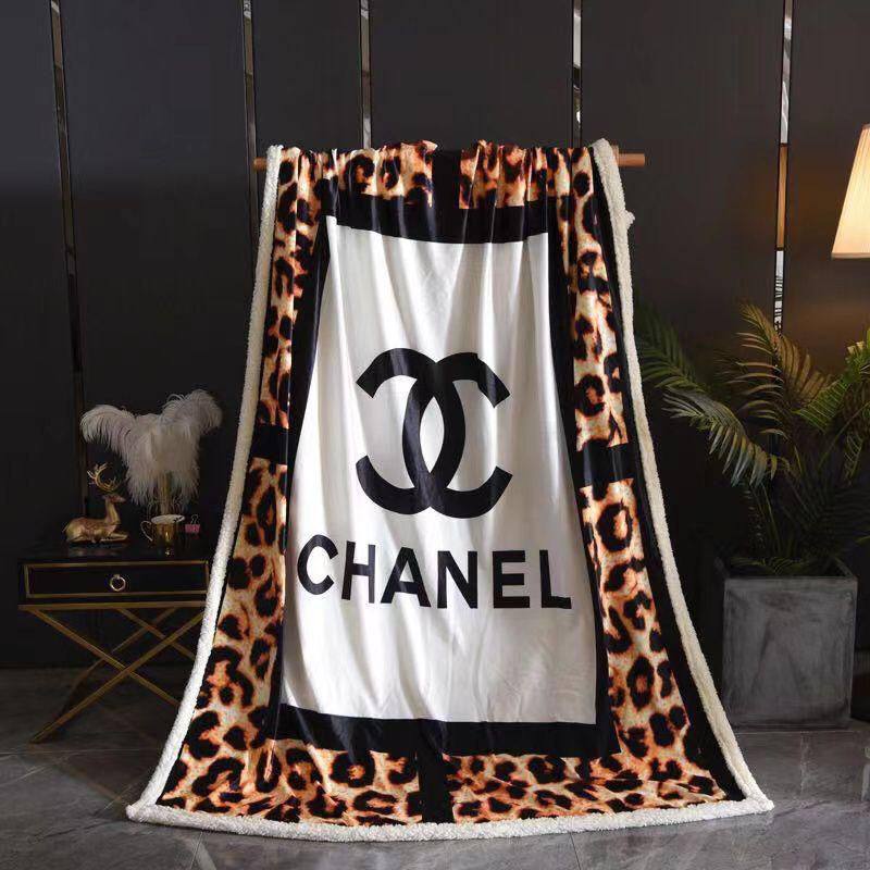 Master 
Blanket 
King size 
230/200
80 dhs✅

Zain99
♥️♥️♥️♥️