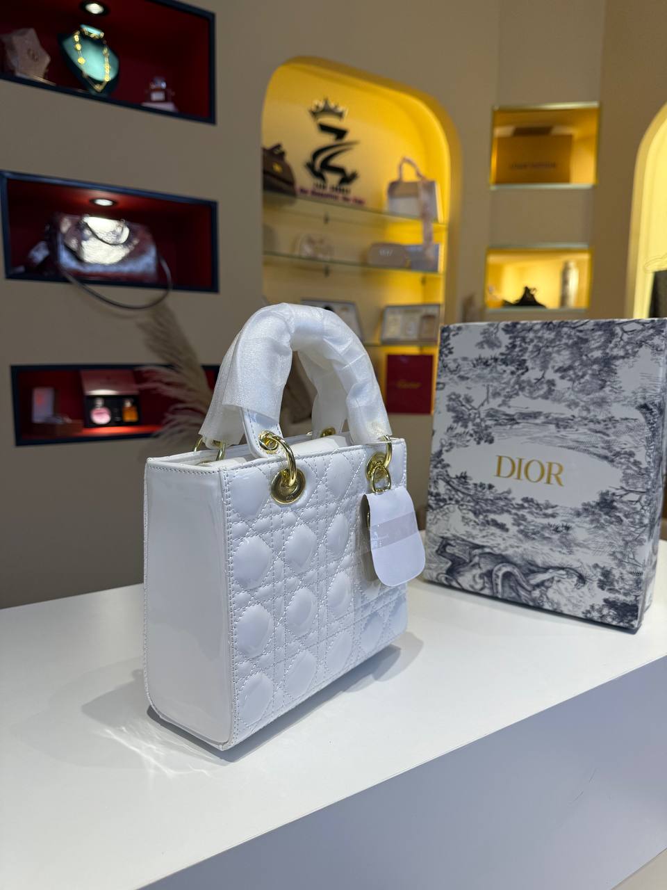 Dior

105 dhs 

Size 20 cm

Zain31

اطلبوها من الوتس المثبت في الأعلى👆🏻👆🏻

تواصلو معنا 👈🏻 Zain 
For order WhatsApp pinned 👆🏻

♥️♥️♥️