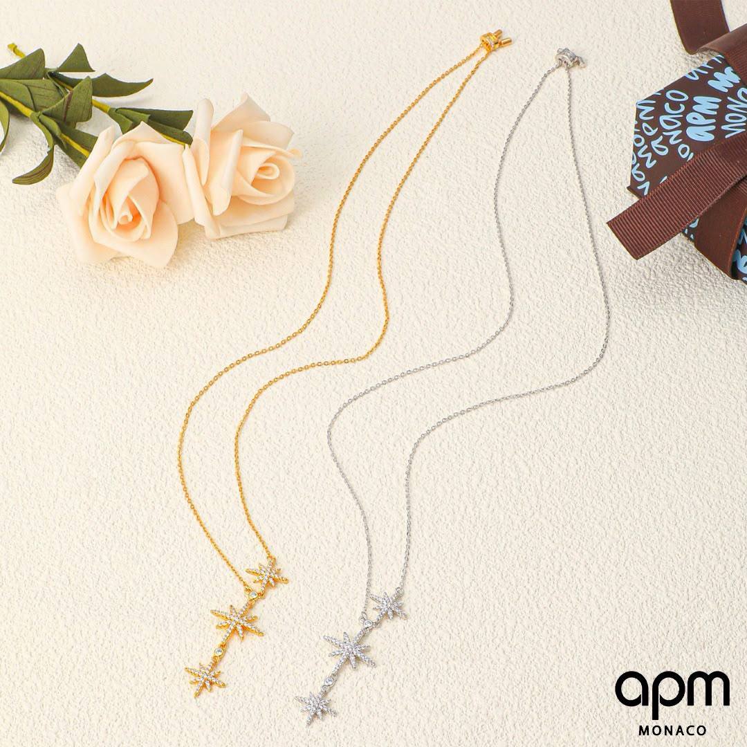 APM SET
Necklace ✨
Earring 🐦‍🔥
Bracelet 🔥
With normal boxes 📦 
200 dhs✅

With master box 🗃️ 
220 dhs✅

Zain216
♥️♥️♥️