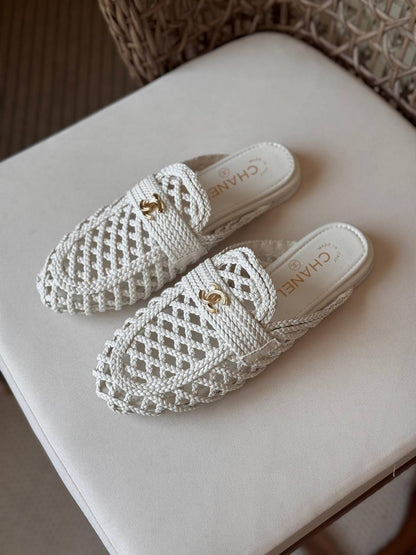 CHANEL 🤍
🤩Available new 😍😍
Size: 36 to 41
Super master quality
450 dhs✅

Zain198
♥️♥️♥️