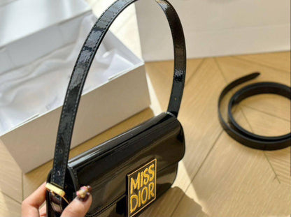 MISS DIOR 

HIGH QUALITY 

OFFER 

WITH BOX 

65 DHS🇦🇪🇦🇪

Zain295
♥️♥️♥️