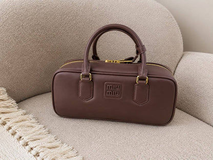 MIU MIU 
SUPER MASTER QUALITY 
SIZE : 28 cm 
AVAILABLE 

For Price 👇 WhatsApp✅
0568585901 
0507557372
0552275751 Owner Zain 👌

Zain322
♥️♥️♥️