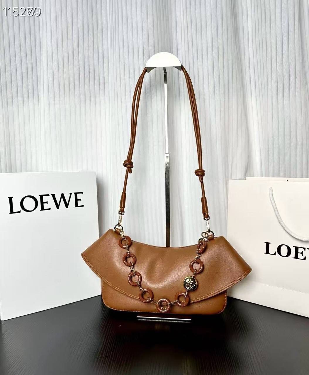 Loewe 
Master
280 dhs✅

Zain153
♥️♥️♥️