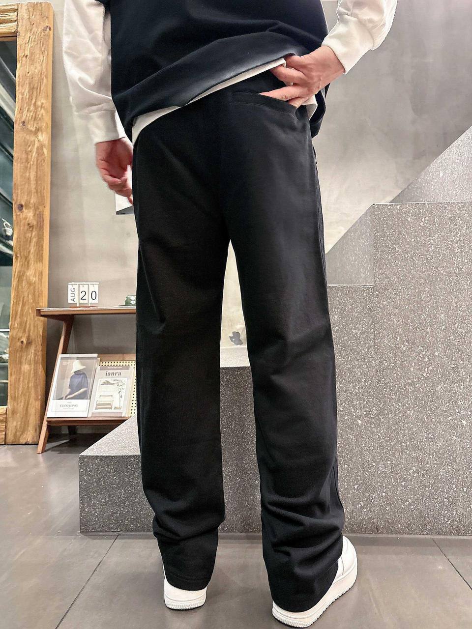 *NEW PRADA*
*SUPER MASTER*
*SIZE :M,L,XL,XXL,XXXL* 
300 dhs🪙💚

Zain227
♥️♥️♥️