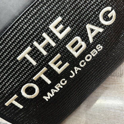 MARC JACOBS 
THE TOTE BAG 
GOOD QUALITY 
100 dhs✅

Zain295
♥️♥️♥️