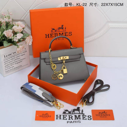 Hermes
High quality
With box 
100 dhs💓

Zain50
♥️♥️♥️