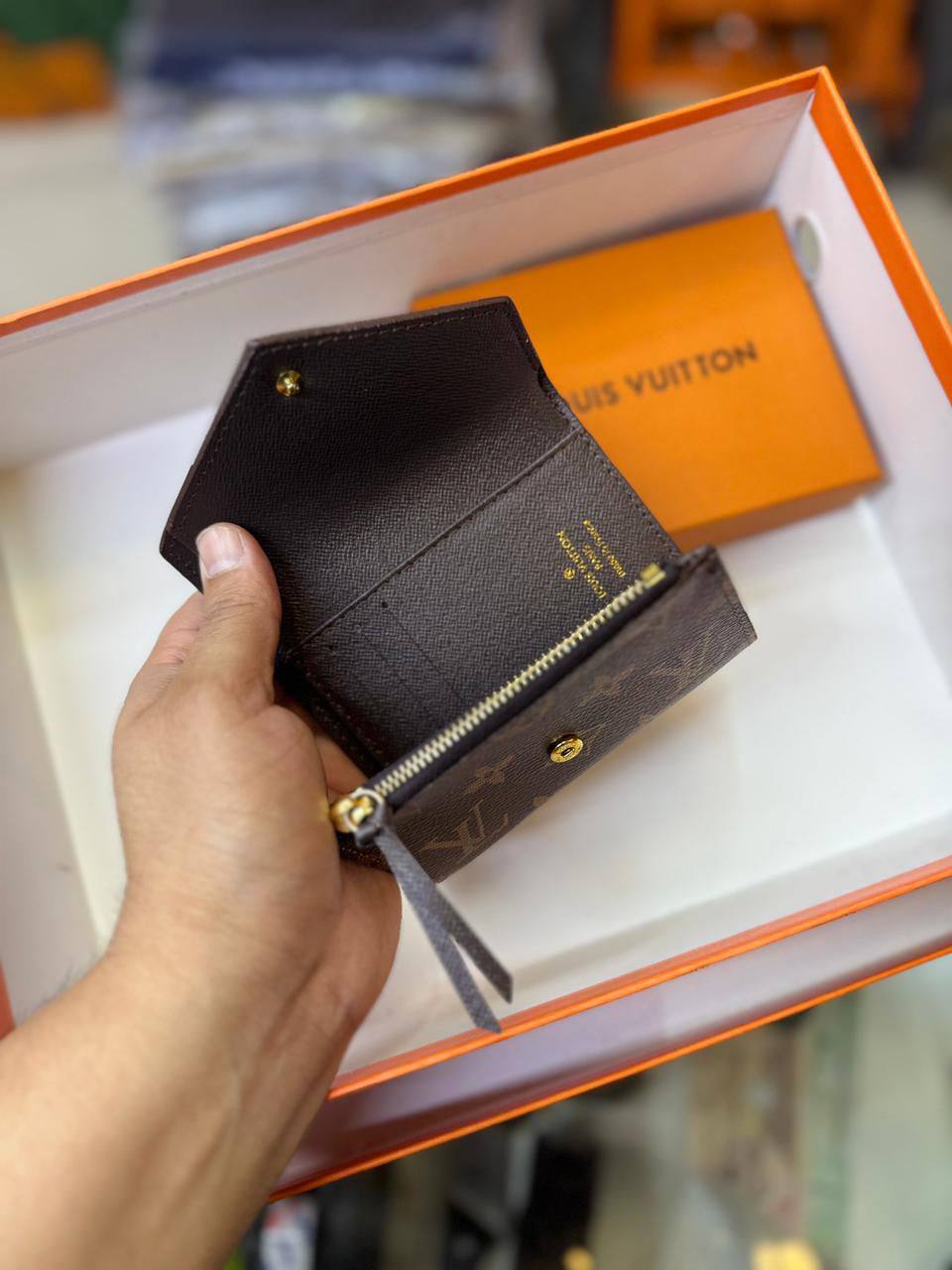 LV Ladies wallet

With box
🎁🎁🎁
30 dhs✅

Zain93
♥️♥️♥️