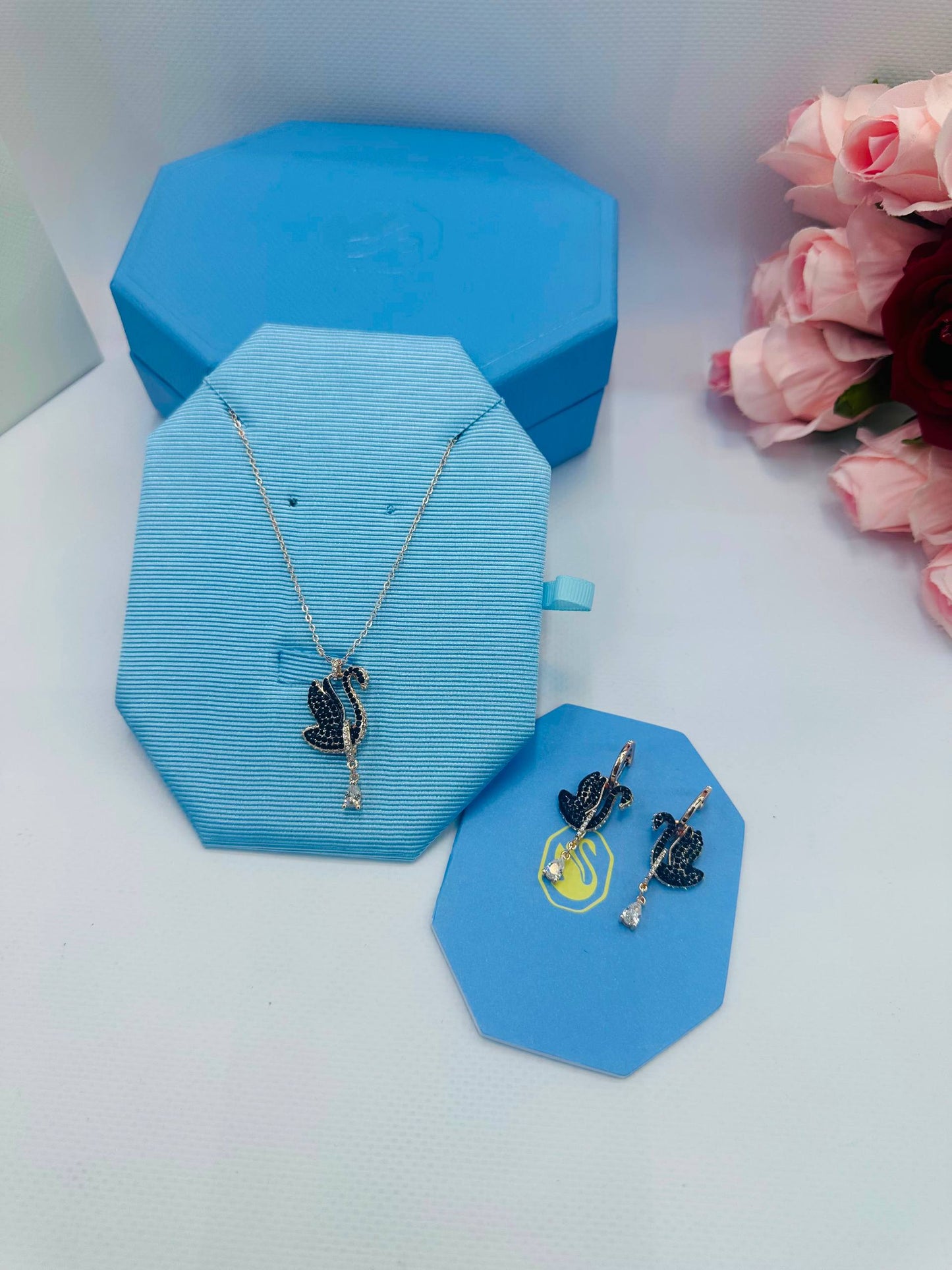 SWAROVSKI 
Necklace
Earring 🍁
Master quality 💯
With normal boxes 🗃️ 
120 dhs✅

With master box 📦 
160 dhs✅

Zain216
♥️♥️♥️