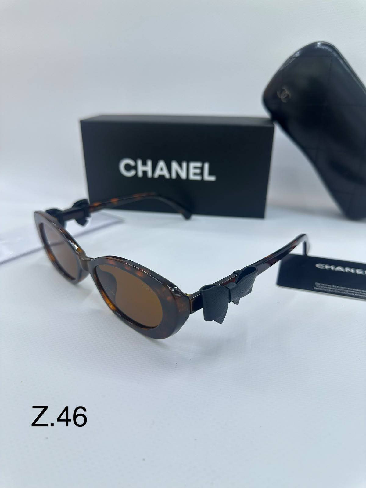 CHANEL
Sunglasses 💥
Copy 1️⃣ 
good quality 💯
With original boxes  🗃️ 
60 dhs✅

Zain216
♥️♥️♥️