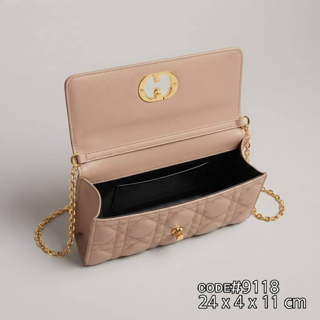 Dior
ᴄᴀʀᴏ ᴅɪᴏʀ ғʟᴀᴘ ᴄʟᴜᴛᴄʜ
ɪɴ ᴛᴏᴘ ʜᴀɴᴅʟᴇ ʙᴀɢ
ʜᴀs ʟᴏɴɢ ɢᴏʟᴅ ᴄʜᴀɪɴ  sᴛʀᴀᴘ
ɪɴ ᴛᴡɪsᴛ ʟᴏɢᴏ ʟᴏᴄᴋ 
sɪᴢᴇ: 24 cm
ᴡɪᴛʜ BOX

75 dhs🇦🇪🇦🇪

Zain31
♥️♥️♥️