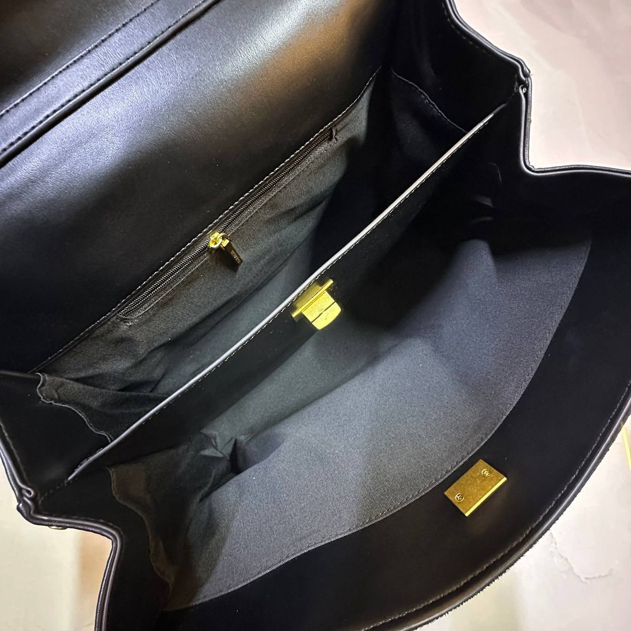 BALENCIAGA 
HIGH QUALITY 
150 dhs🇦🇪🇦🇪

Zain295
♥️♥️♥️