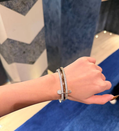 Apm ❤️‍🔥*
Bangle 💥
Super master quality 💯
With normal boxes 🗃️ 
100 dhs✅
With master box 📦 
120 dhs✅

Zain216
♥️♥️♥️