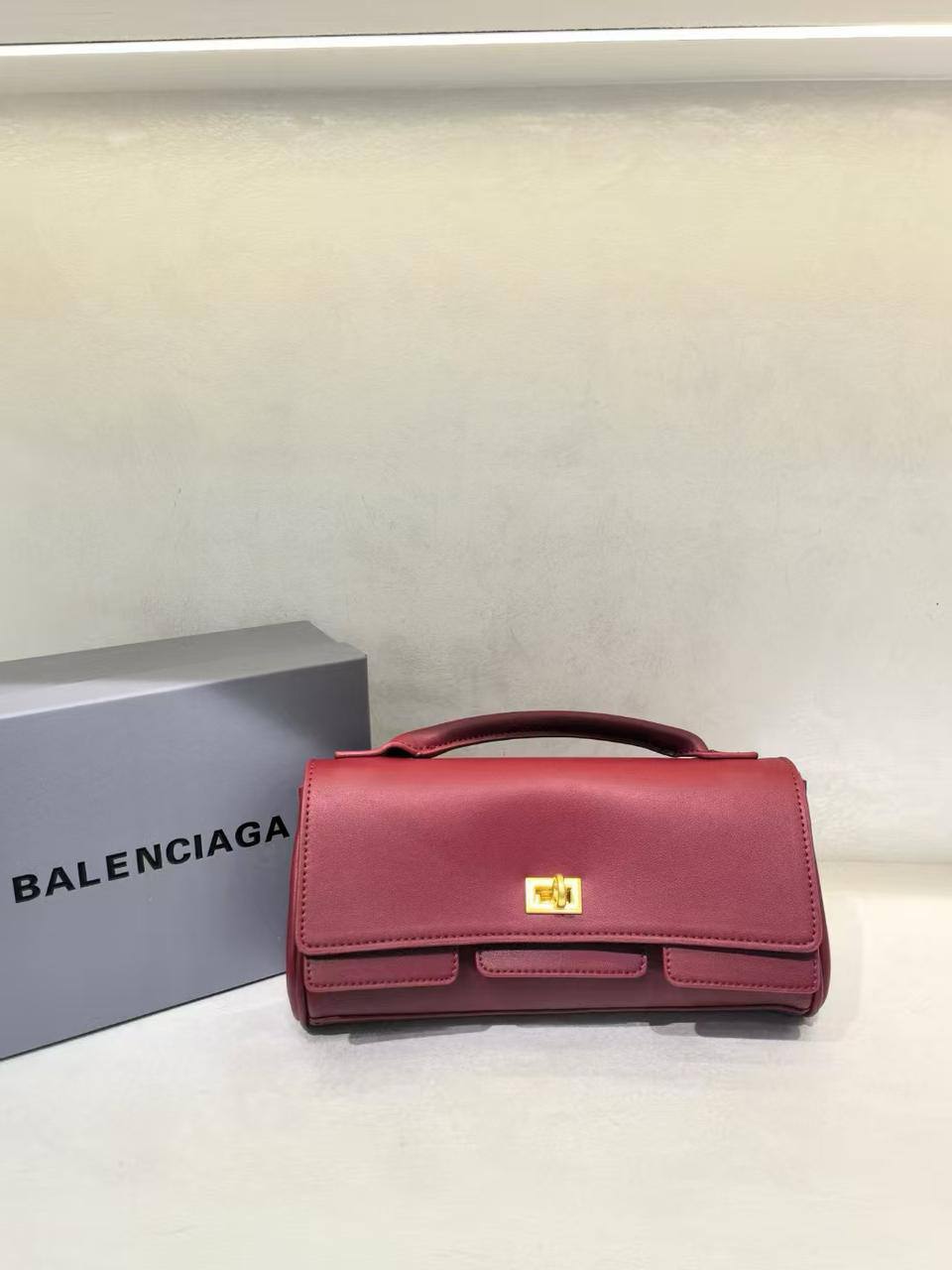 Balennciaga  
120 dhs✅
Size 28cm

Zain161
♥️♥️♥️
