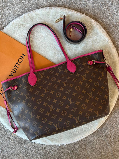 *NEW COLLECTION:BD046❗*
*BRAND- LOUIS VUITTON ❗*
*NEVER FULL ❗*
*SUPER MASTER QUALITY ❗*
*❗❗*
*BOX WITH  PAPERBAG ❗*
For Price 👇 WTSP Text Zain 0568585901

Zain267
♥️♥️♥️