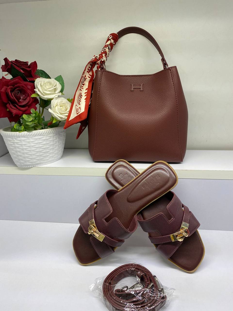Hermes Set
170 dhs✅
Bag size 24 cm
Slipper size 36…41👈

Zain161
♥️♥️♥️