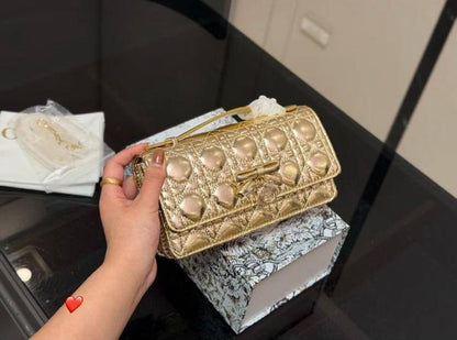 DIOR
My Dior Mini Bag
Master quality
21cm 

with box
🎁🎁🎁

280 dhs✅

Zain95
♥️♥️♥️