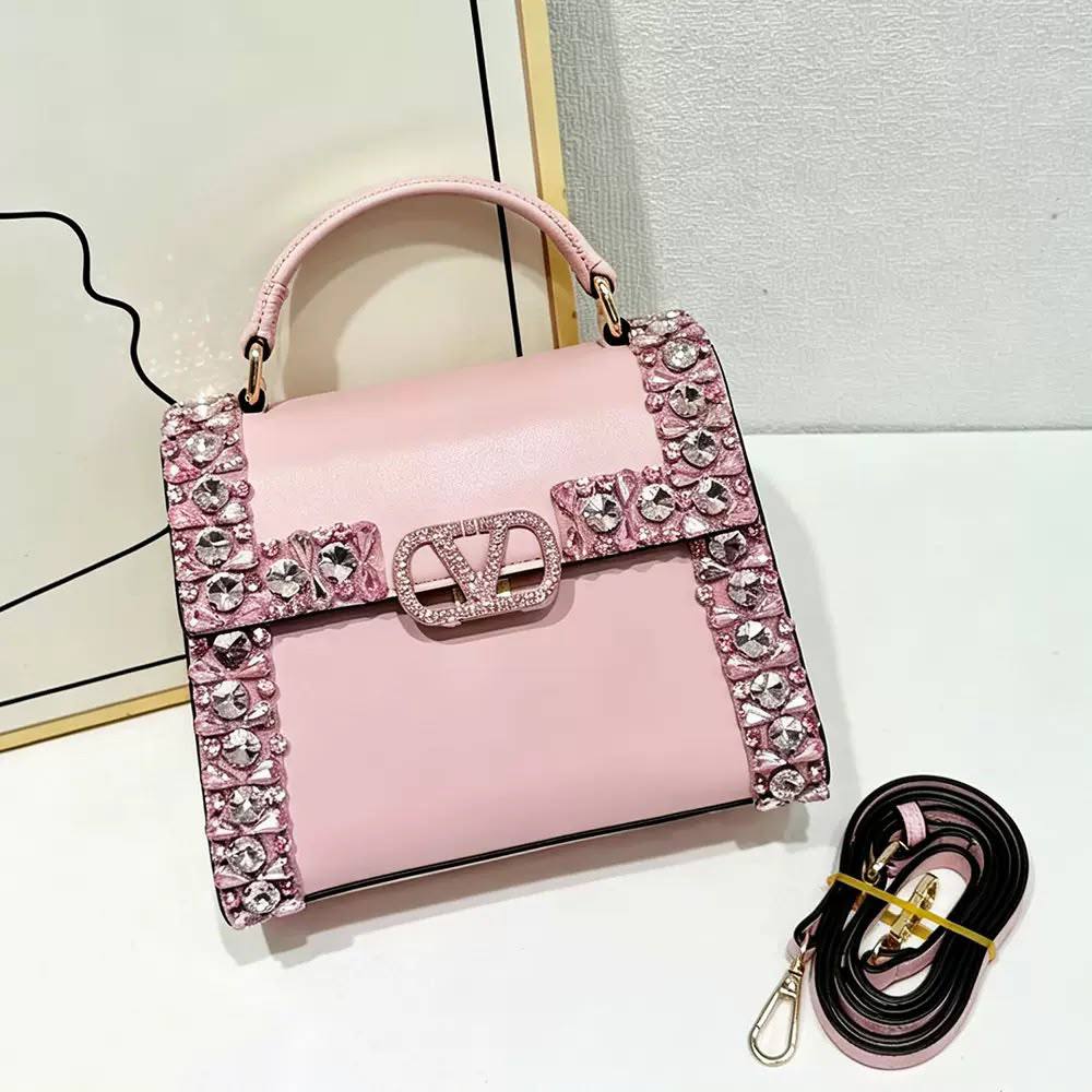 VALENTINO 

COPY ONE 
NEW CAME 

WITH BOX 
175 dhs🇦🇪🇦🇪

Zain39
Zain295
♥️♥️♥️
