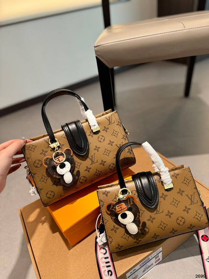 LV
Best quality 

with box
🎁🎁🎁

120 dhs✅
size 23CM

Zain290
♥️♥️♥️