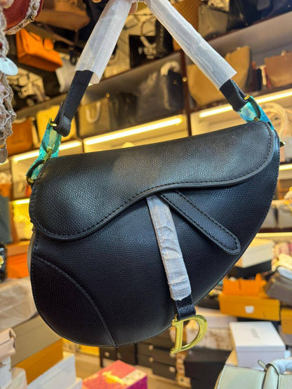 🌹 Dior Microbags
1️⃣ First quality +box🎁
Size : 24 * 20 cm
80 dhs✅
with box🎁

Zain115
♥️♥️♥️