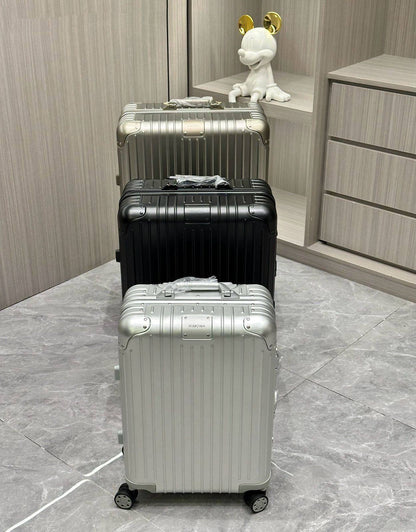 Rimowa
Super Master quality 

Small 790 dhs

Medium 890 dhs

Large 990 dhs 

Zain250
♥️♥️♥️