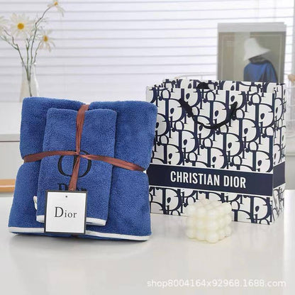 Brand 
Towels  
Good quality 
2 set
With paper 💼 
45 dhs✅

Zain99
♥️♥️♥️