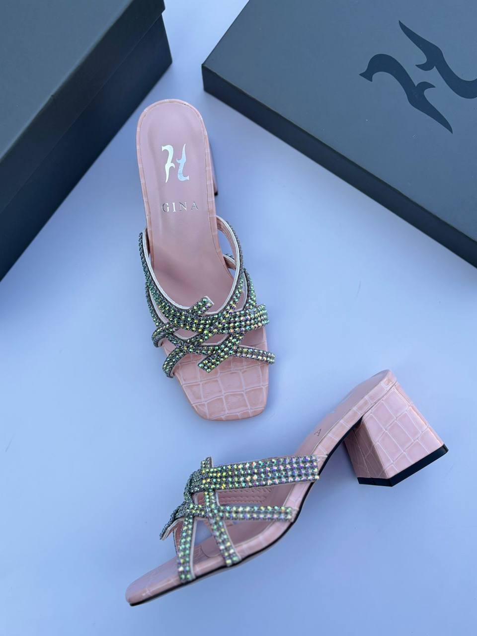 Gina 
120 dhs🪙🌺 
Size 36-42

Zain30
♥️♥️♥️