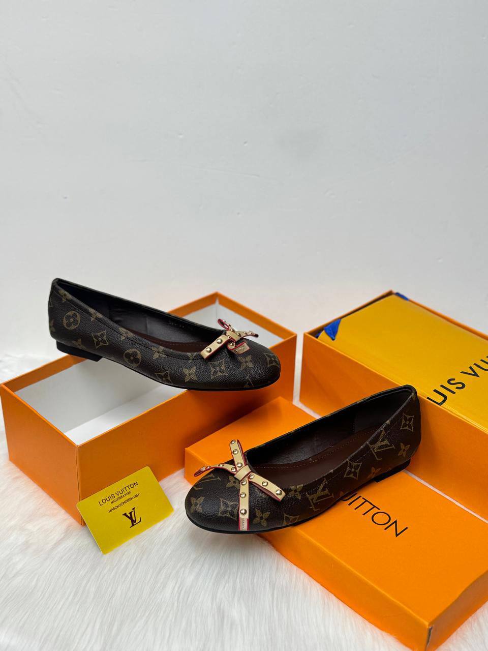 𝗖𝗛𝗔𝗡𝗘𝗟 
💯high quality
Size 36-37-38-39-40-41
110 dhs🪙🌨️

Zain86
♥️♥️♥️
