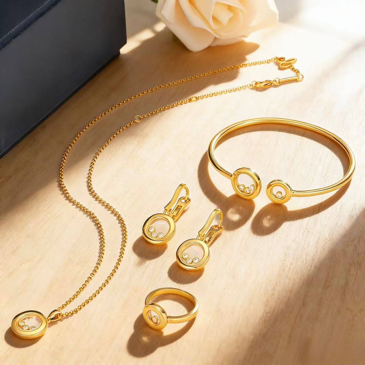 180 dhs🌺 SET 
MASTER✨💫
Necklace Bracelet Earrings Ring chopard
With Box And Paper BAG 🛍️🎁

Zain89
♥️♥️♥️
