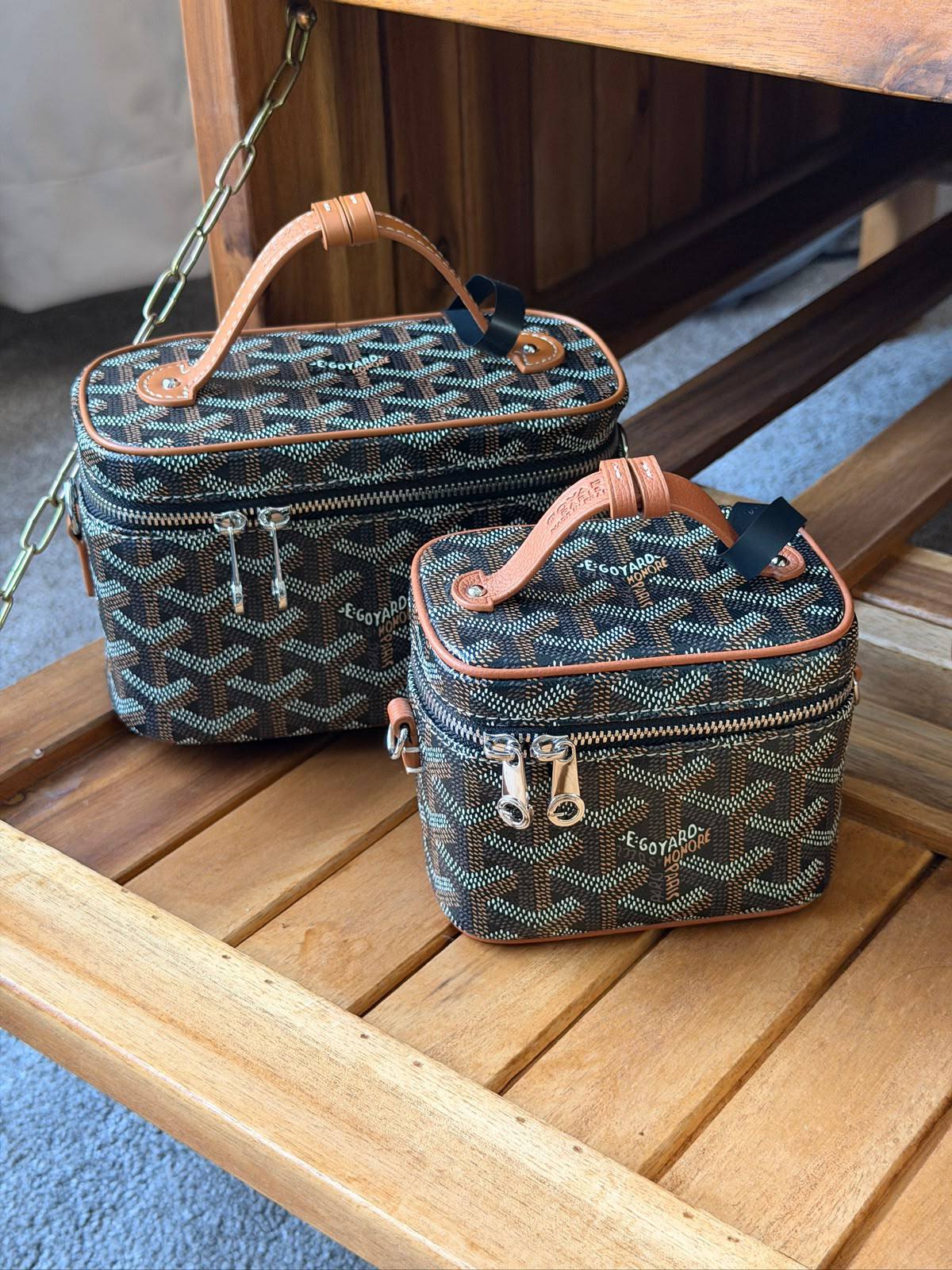 GOYARD
Super Master Quality
Original Packing🎁
Size 11CM&16CM

For Price 👇 WhatsApp✅
0568585901 
0507557372
0552275751 Owner Zain 👌

Zain321
♥️♥️♥️