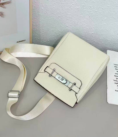 HERMES 

NEW DESIGN 

GOOD QUALITY 

WITH BOX 

110 DHS🇦🇪🇦🇪🇦🇪
Zain295
♥️♥️♥️