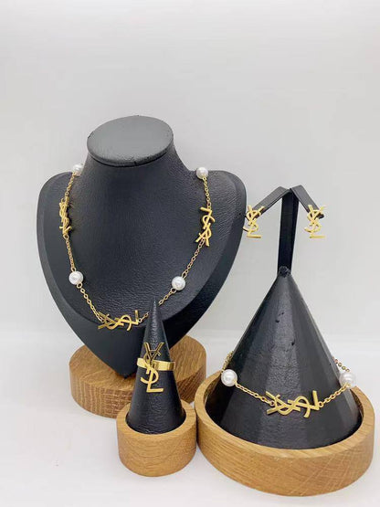 Stainless steel SET 💯*
Necklace ❤️‍🩹
Earring 🍁
Breslat ❣️
Ring free size 
With normal boxes 📦 
And paper bag 🛍️
45 dhs🇦🇪

Zain216
♥️♥️♥️