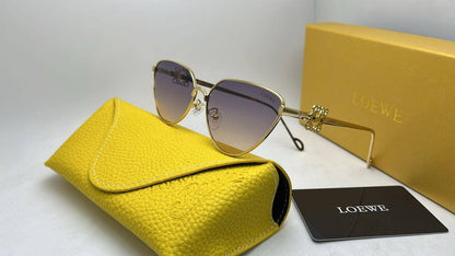 Loewe
70 dhs❤️

Zain126
♥️♥️♥️
