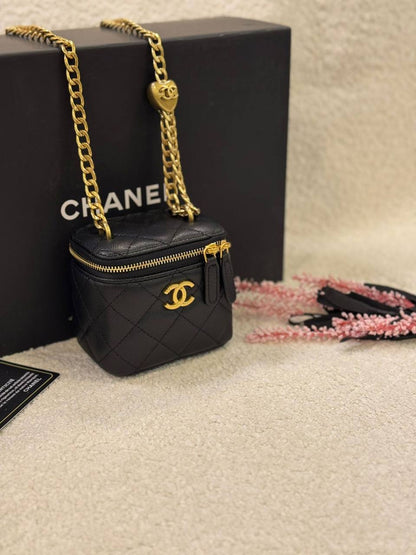 Chanel 
Master🌺🌺
  Micro Size Box
230 dhs✅

Zain131
♥️♥️♥️